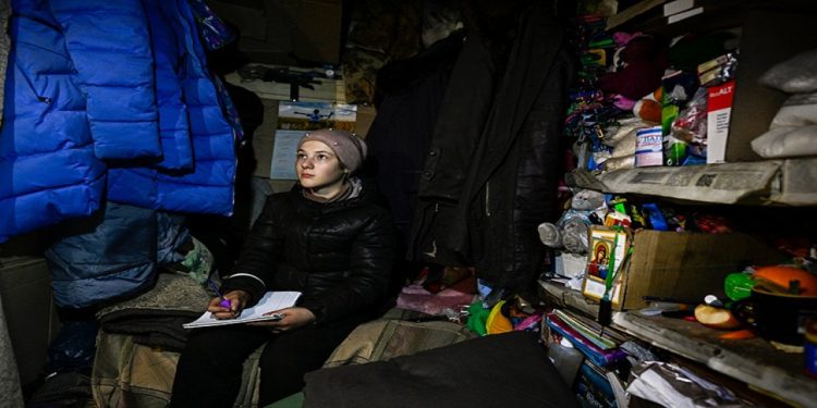 4 metrekarelik sığınakta eğitim mücadelesi