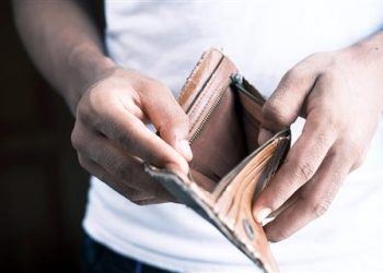 AKP’li isimlerden Reuters’a ekonomik kriz itirafı: Sıkıntı yaşıyoruz, tartışılacak tarafı yok