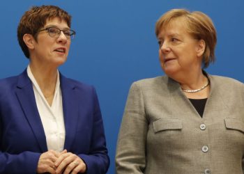 Almanya’da siyasi kriz büyüyor: Kramp-Karrenbauer görevi bırakıyor