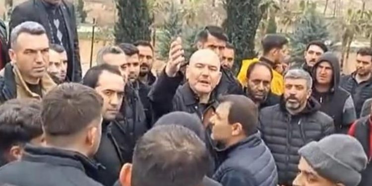 Bakan Soylu’dan kendisini görüntüleyen vatandaşa: Ya çekme, çekme ya; ne kadar çekmeyi seviyorsunuz