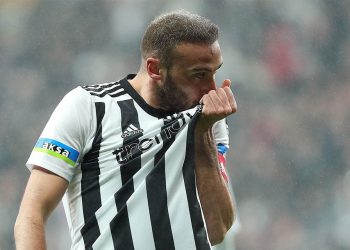 Chicago Fire’dan gelen teklifi kabul etti mi? Beşiktaş ile sözleşme yenileyecek mi? Cenk Tosun’dan açıklama