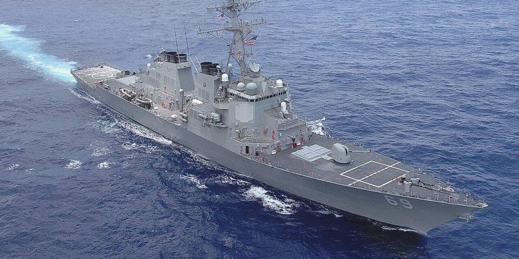 Çin: ABD savaş gemisi izinsiz karasularımıza girdi
