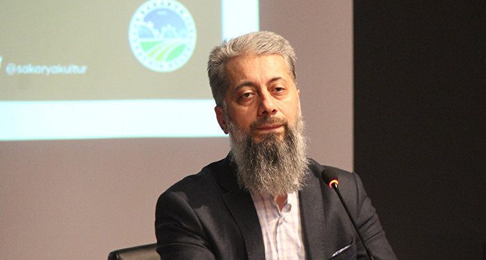 Çocuk yaşta evlilikleri savunan profesör Gencer’i protesto eden öğrenciler sınıfı terk etti