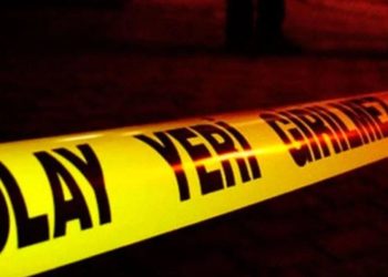 Çocuklarından birini boğan, diğerini öldürmeye çalışan kadın tutuklandı