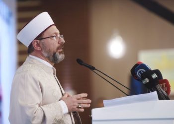 Diyanet İşleri Başkanı Erbaş: Ayet ve hadislerle ilgili konuşanları hassas davranmaya davet ediyorum