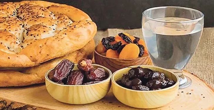 Diyanet, orucu bozan ve bozmayan şeyleri açıkladı… Unutarak yemek orucu bozar mı? Nikotin bandı orucu bozar mı?