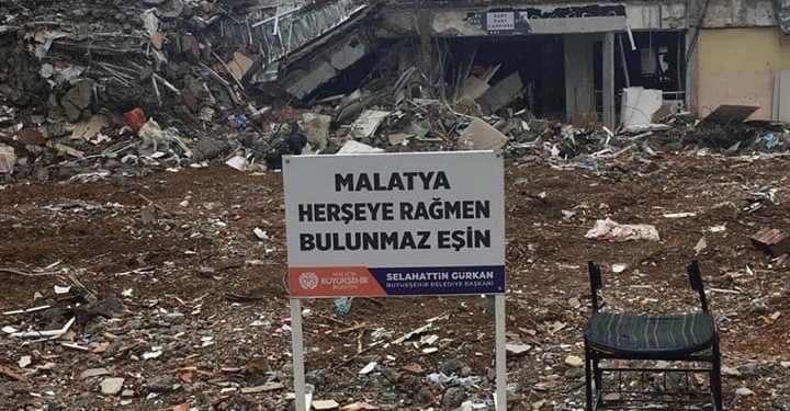 Enkaz kalkmadan reklama başladılar