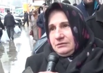 Erzurum’da soğuk havada ucuz et kuyruğu; “Ben yemekten vazgeçmişim, çocuklarımız yesin”