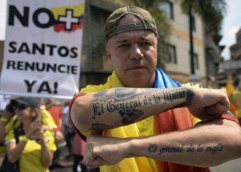 Escobar’ın tetikçisi yaşamını yitirdi, Kolombiyalı komutan taziyede bulununca topa tutuldu