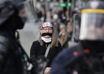 Fransa’da hükümete karşı sunulan gensoru önergesi reddedildi