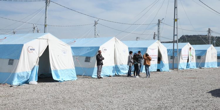 Fransa’da tır şoförlüğü yapan Zengin: Depremi duyunca 4 bin 400 kilometre yol yaparak bölgeye gittim