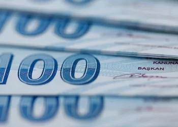 Herkesin merak ettiği soru:  Emeklinin bayram ikramiyesine zam gelir mi? Ünlü ekonomistin tahmini