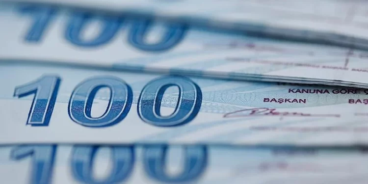 Herkesin merak ettiği soru:  Emeklinin bayram ikramiyesine zam gelir mi? Ünlü ekonomistin tahmini