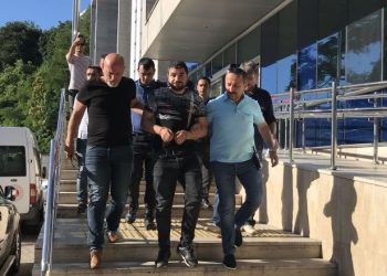 Kız arkadaşını denize atarak boğulmasını izlemiş