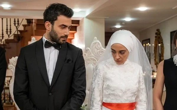 Kızılcık Şerbeti dizisi final yapacak mı? Kızılcık Şerbeti dizisinden kötü haber geldi, dizinin sevenleri isyan etti