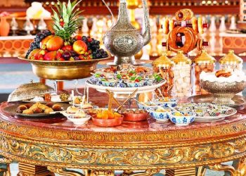 Lüks iftar asgari ücretin brütünü de geçti! Kişi başı binlerce liradan başlıyor