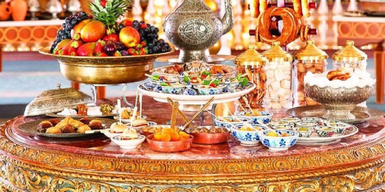 Lüks iftar asgari ücretin brütünü de geçti! Kişi başı binlerce liradan başlıyor