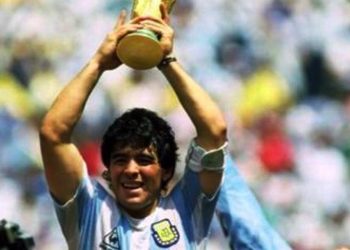 Maradona’nın cansız bedeniyle fotoğraf krizi