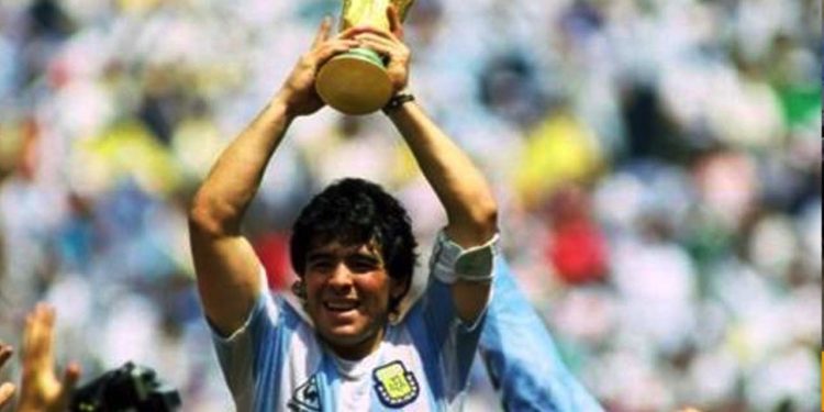 Maradona’nın cansız bedeniyle fotoğraf krizi