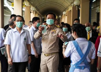 ‘Maske takmayan batılı turistler ülkeden kovulmalı’ diyen Tayland Sağlık Bakanı özür diledi