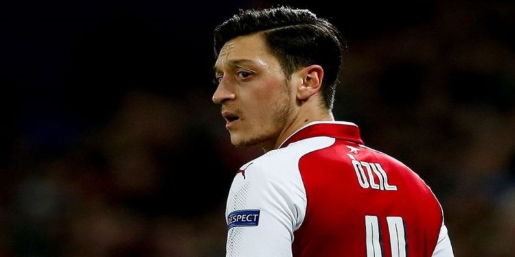 Mesut Özil futbolu bıraktı mı? Mesut Özil futbolu neden bıraktı? Mesut Özil kimdir, kaç yaşında, aslen nereli? Eşi kim?