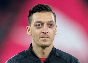 Mesut Özil’den flaş karar: Futbolu bıraktı
