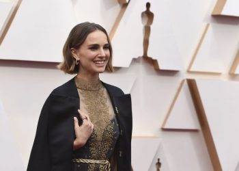 #MeToo akımını başlatan Rose McGowan, Portman’ın ‘elbise eylemini’ eleştirdi: İkiyüzlülüğü bırakın, icraata geçin