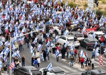Netanyahu karşıtları Tel Aviv’in ana arterini trafiğe kapattı
