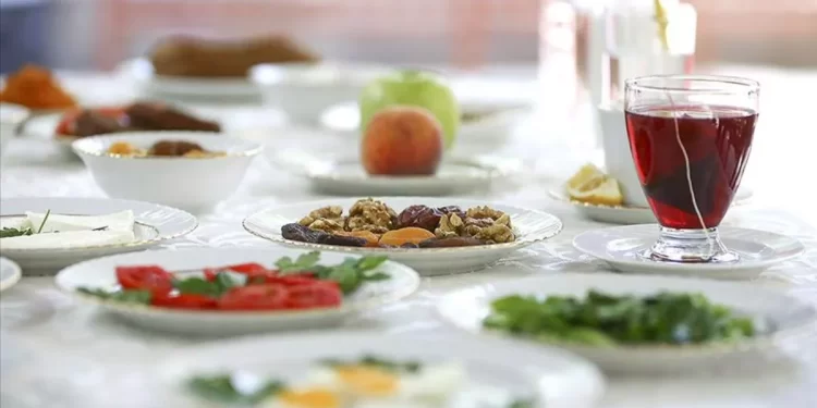 Oruç tutanlara kolaylaştıran tüyolar! Uzmanlar bu besinleri öneriyor, Bu besinleri yiyen acıkmıyor!