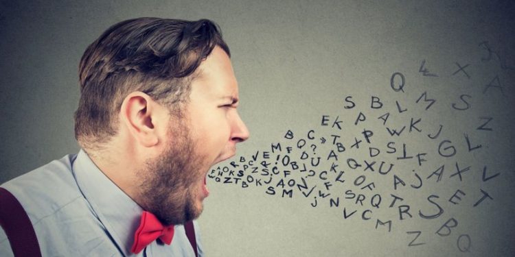 Oruçluyken küfür etmek orucu bozar mı? Oruçluyken küfür etmek günah mı, yanlışlıkla küfür edersek ne olur?