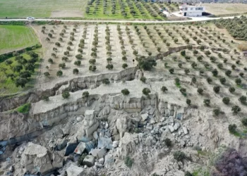 Prof. Ahmet Ercan: Türkiye’de yüzlerce gizli kırık var. Bu nedenle, kimi zaman ‘Yeni bir kırık bulundu’ denir” dedi.