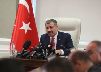 Sağlık Bakanı Koca: Koronavirüs tespiti için üretilen yerli kit 90-120 dakika içinde sonuç veriyor