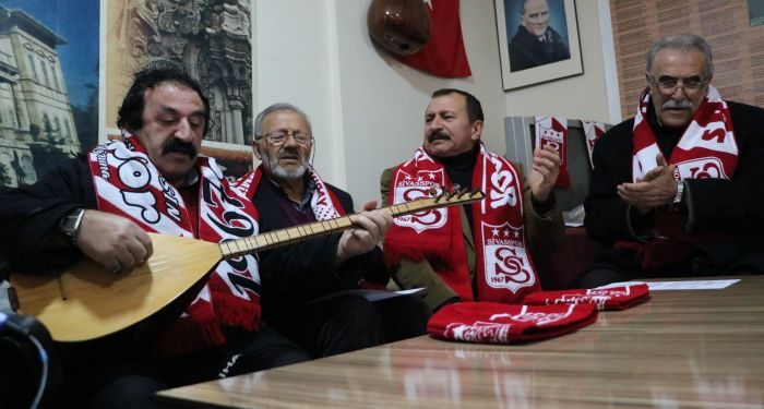 Sivaslı aşıklar hakem hataları için türkü yaktı: Bu ilk değil kaç yüz sefer, VAR karartsa tarih söyler