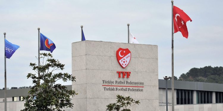 TFF, Süper Lig’den 4 takım yerine 2 takımın Spor Toto 1. Lig’e düşürülmesi kararını onayladı