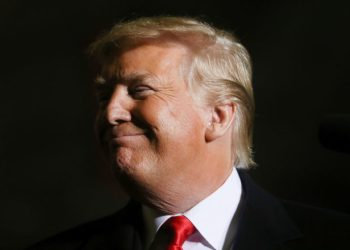 Trump: Nisanda havaların ısınmasıyla koronavirüs biter