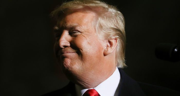 Trump: Nisanda havaların ısınmasıyla koronavirüs biter