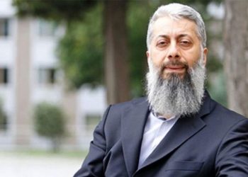 Yıldız Teknik Üniversitesi’ndeki kadın öğrencilerden eylem çağrısı: Bedri Gencer bizim hocamız olamaz