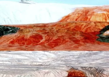 Yıllarca  gizemini kimse çözemiyordu… Kan kırmızı fışkıran şelalenin gizemi sonunda çözüldü