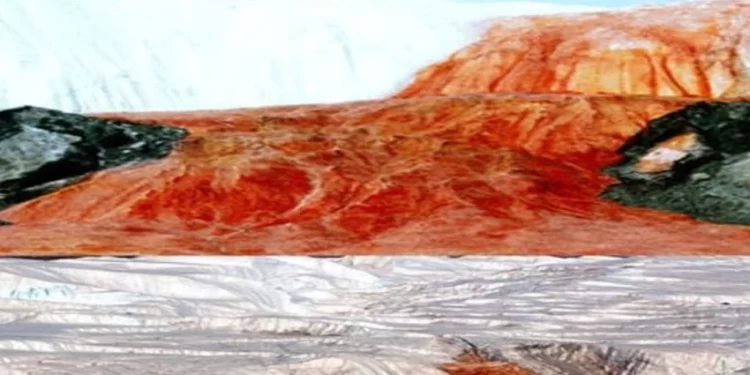 Yıllarca  gizemini kimse çözemiyordu… Kan kırmızı fışkıran şelalenin gizemi sonunda çözüldü