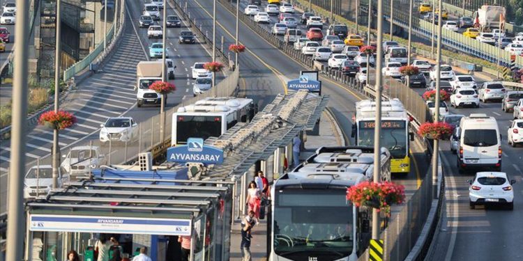 Bakan Göktaş’tan açıklama geldi: 65 yaş üzeri ücretsiz toplu taşıma bitecek mi?