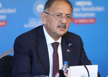 Bakan Özhaseki: Taviz yok, fay kırığının geçtiği yerde 65 metrelik bir hatta bina koyamazsınız