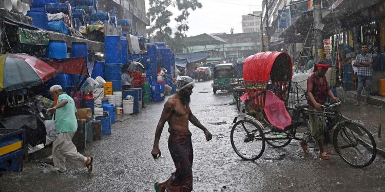 Bangladeş’te dang hummasından hayatını kaybedenlerin sayısı 398’e çıktı