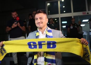 Cengiz Ünder, Fenerbahçe için İstanbul’a geldi