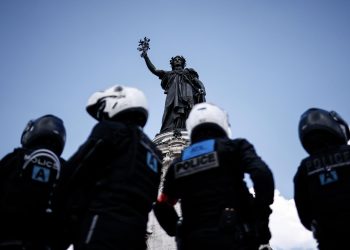 Fransa’da 5 polis, gösteride Müslüman bir genci öldürme suçlamasıyla gözaltına alındı