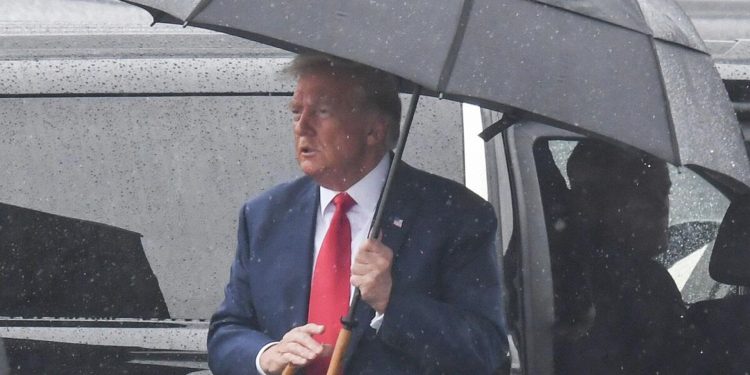 Hakim karşısına çıkan Trump, hakkındaki suçlamaları reddetti