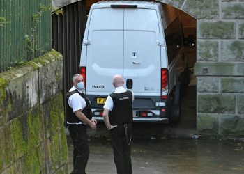 İngiltere’de 7 bebeği öldüren hemşire ömür boyu hapse mahkum edildi