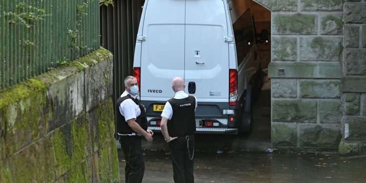 İngiltere’de 7 bebeği öldüren hemşire ömür boyu hapse mahkum edildi