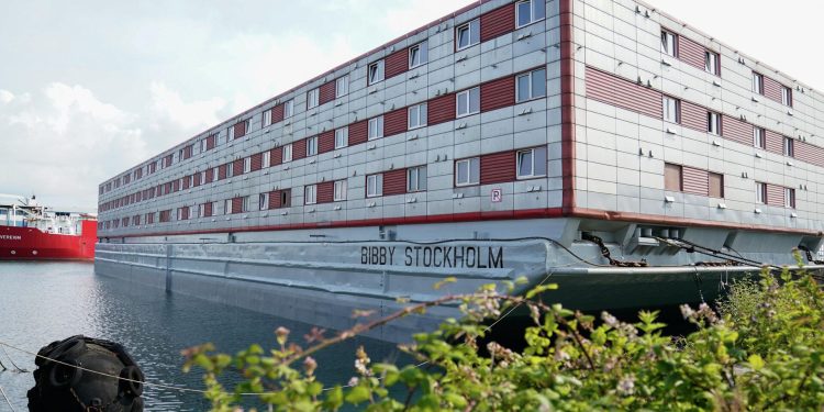 İngiltere’de sığınmacı gemisi lejyonella bakterisi nedeniyle boşaltıldı