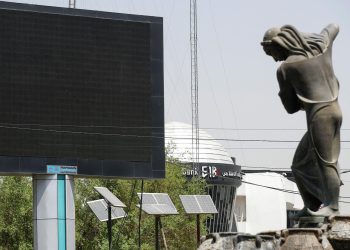 Irak’ta reklam panosuna porno film yansıtıldı: Tüm reklam panoları karartıldı