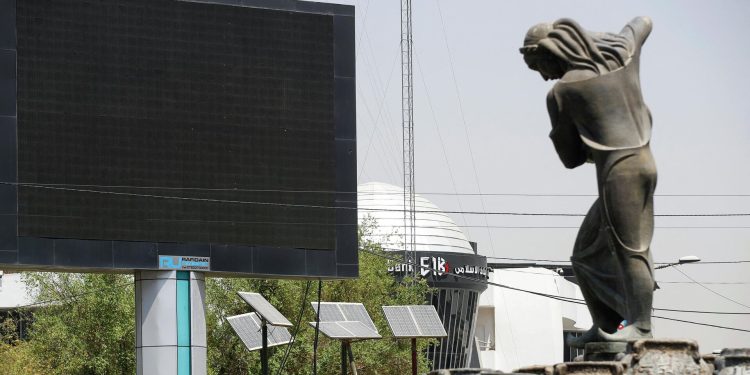 Irak’ta reklam panosuna porno film yansıtıldı: Tüm reklam panoları karartıldı